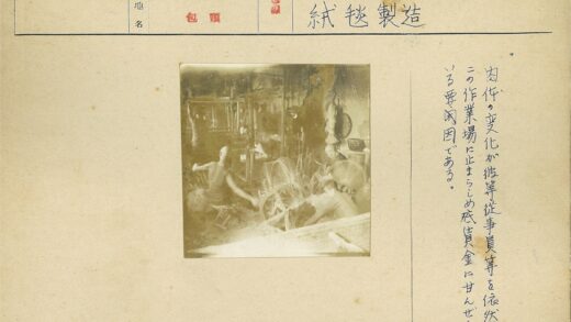 传统纺织工坊工作场景.jpg