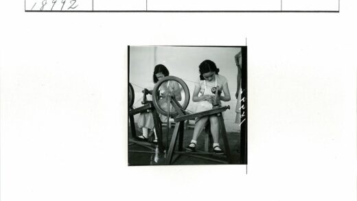 传统纺车技艺的女性传承.jpg