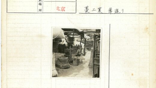 传统织布工艺户外工作场景.jpg