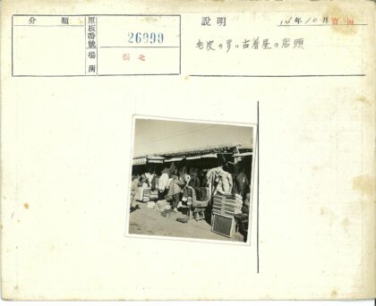 传统织物市场选购场景.jpg