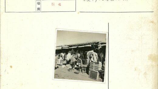 传统织物市场选购场景.jpg
