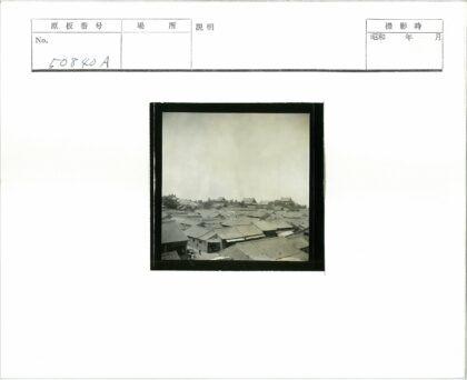 传统聚落全景与蓝天建筑.jpg