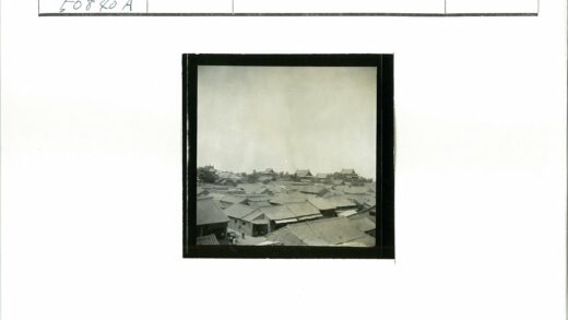 传统聚落全景与蓝天建筑.jpg