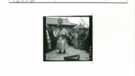 传统舞蹈庭院表演.jpg