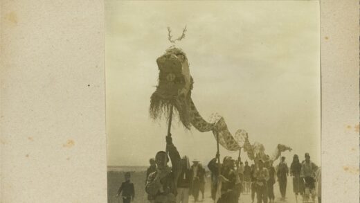 传统舞龙游行露天庆典.jpg
