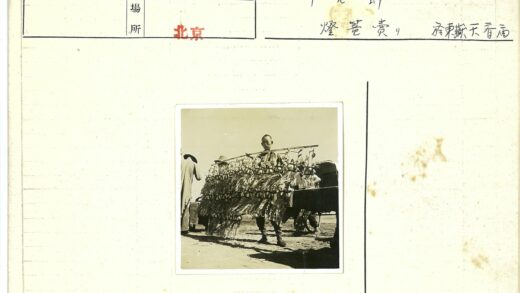 传统节日庆典人群围观装饰木架.jpg