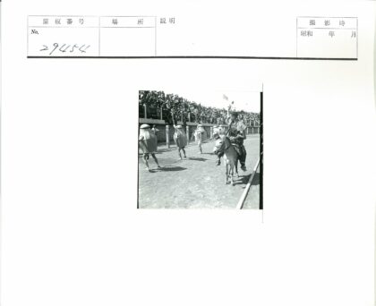 传统节日盛装游行表演.jpg