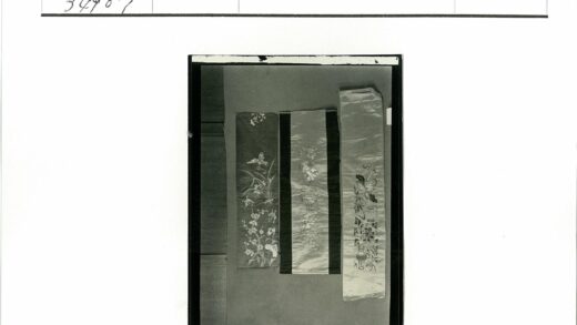 传统花卉书法卷轴展示.jpg