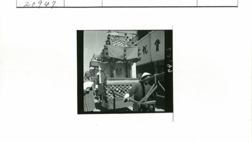 传统花车游行盛况.jpg