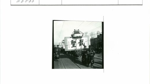 传统花车游行街景.jpg