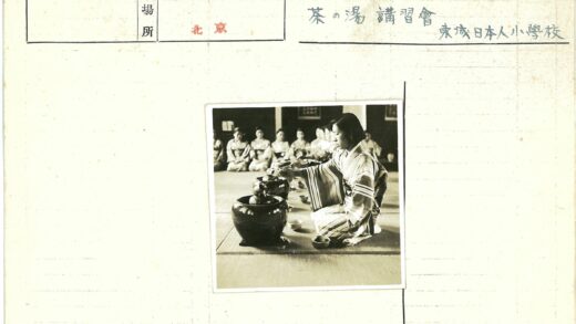 传统茶道仪式倒茶瞬间.jpg