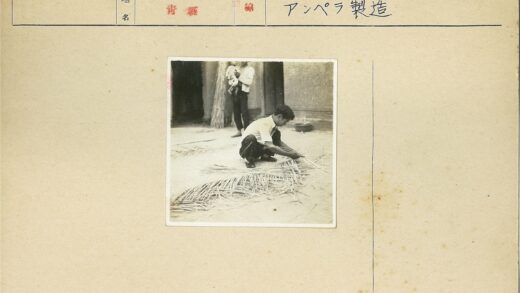 传统草席编织家庭场景.jpg
