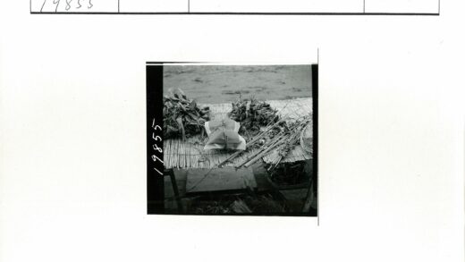 传统草药与编织包裹户外展示.jpg
