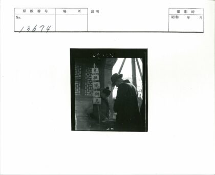 传统街头小贩与顾客互动.jpg