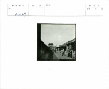 传统街巷与宝塔大门景致.jpg
