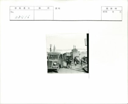 传统街景公交车与人力车.jpg