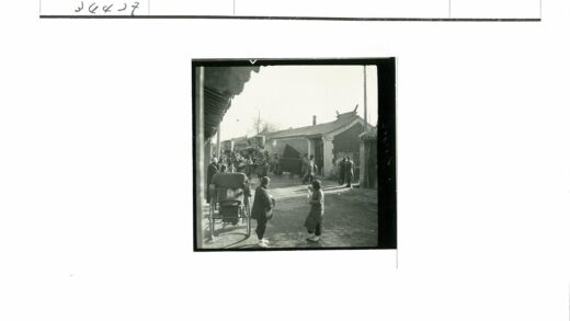 传统街景黄包车游行乐队演奏.jpg