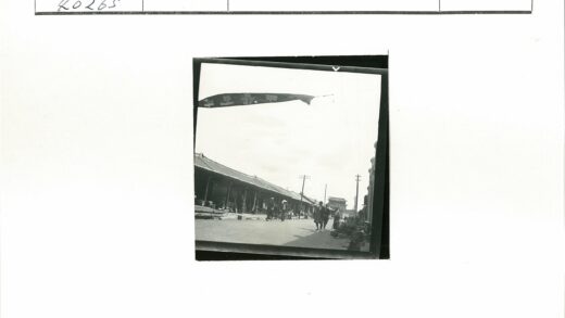 传统街道市井生活景象.jpg