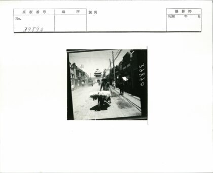 传统街道推车送货场景.jpg