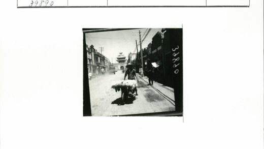 传统街道推车送货场景.jpg