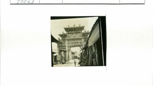 传统街道石砌拱门雕刻.jpg