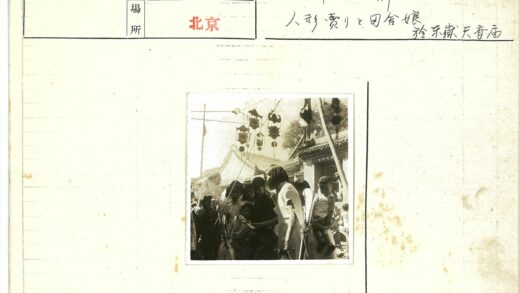 传统街道节日人群与建筑.jpg
