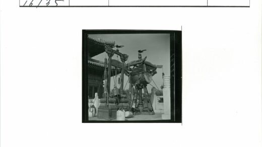 传统装饰大鼓与文物户外展示.jpg