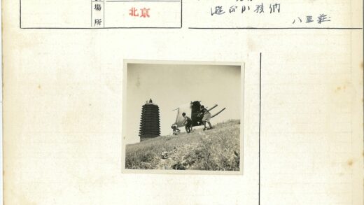 传统轿队登青山伴宝塔.jpg