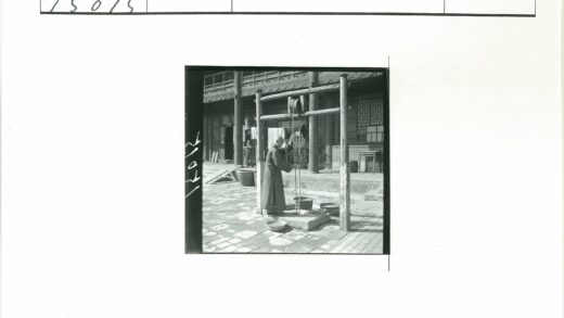 传统院落挖井场景.jpg