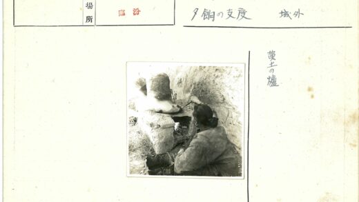 传统陶土烤炉柴火烹饪.jpg