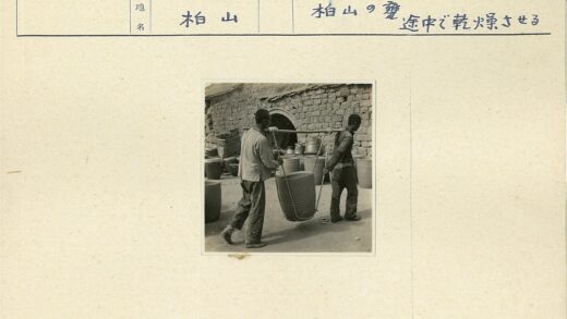 传统陶罐搬运场景.jpg