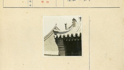传统雕刻建筑屋顶特写.jpg