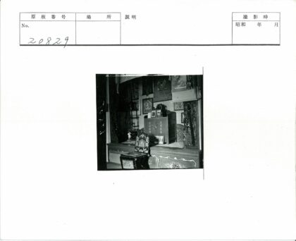 传统风格装饰房间家具与艺术品.jpg