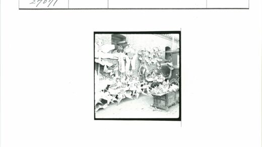 传统风筝与木车展示.jpg