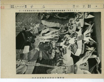 传统鱼形风袜挂砖墙.jpg