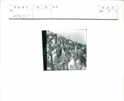 体育场观众群像.jpg