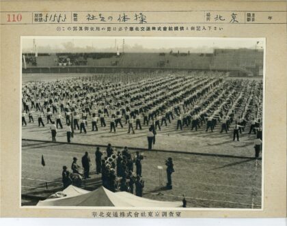 体育馆乐队演奏观众看台.jpg