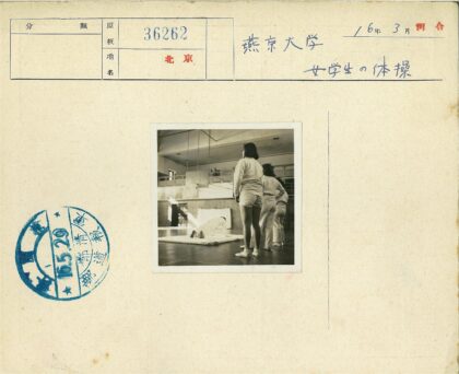 体育馆俯卧撑训练与观察.jpg