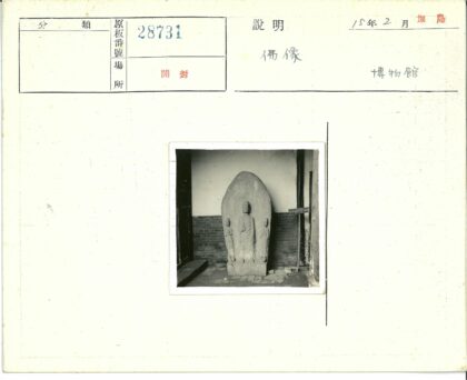 佛陀与侍从石雕建筑装饰.jpg