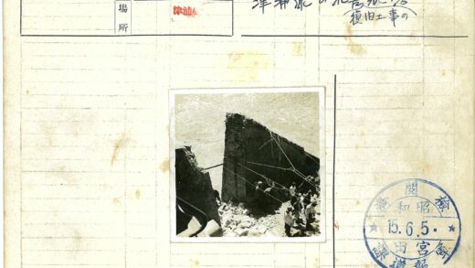 修复水域旁倒塌砖墙工作现场.jpg