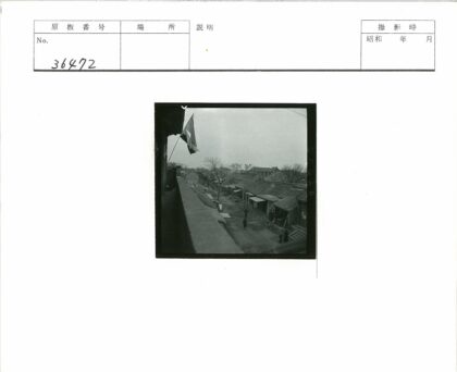 俯瞰传统建筑街道阴天空.jpg