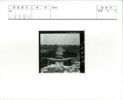 俯瞰古老石头小镇街景.jpg