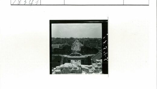 俯瞰古老石头小镇街景.jpg