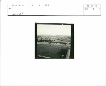 俯瞰城镇建筑与道路风景.jpg