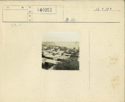 俯瞰建筑与水域景观.jpg