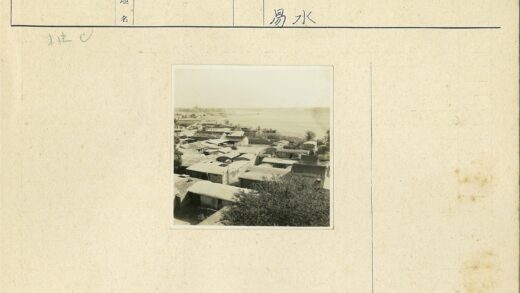 俯瞰建筑与水域景观.jpg