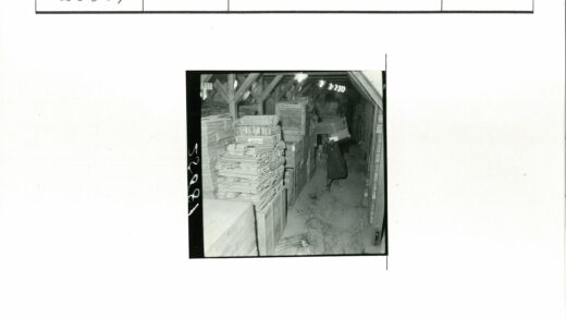 储藏室走廊提箱旧影.jpg