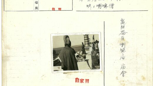 僧侣屋顶吹长角传统风景.jpg