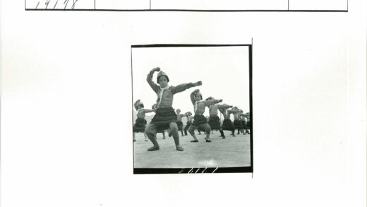 儿童户外武术表演群山背景.jpg