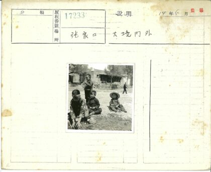 儿童溪边传统村落嬉戏.jpg